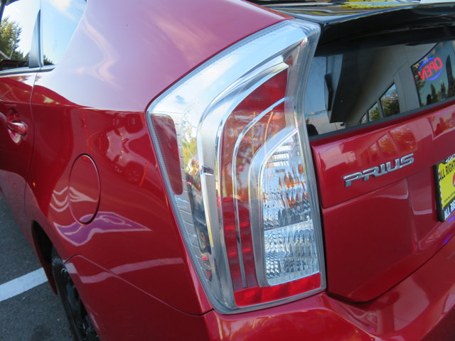 2015 Toyota Prius Four photo 36