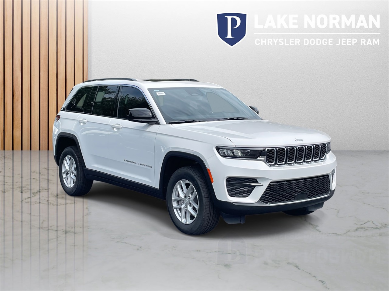 2025 Jeep Grand Cherokee Laredo X photo 2