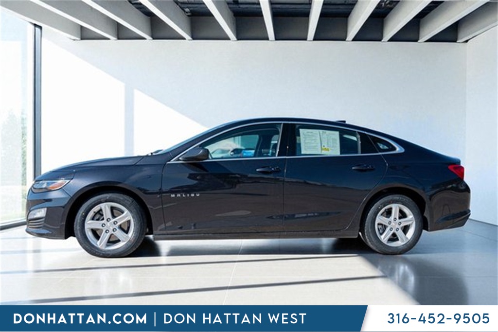 2023 Chevrolet Malibu 1LT photo 2