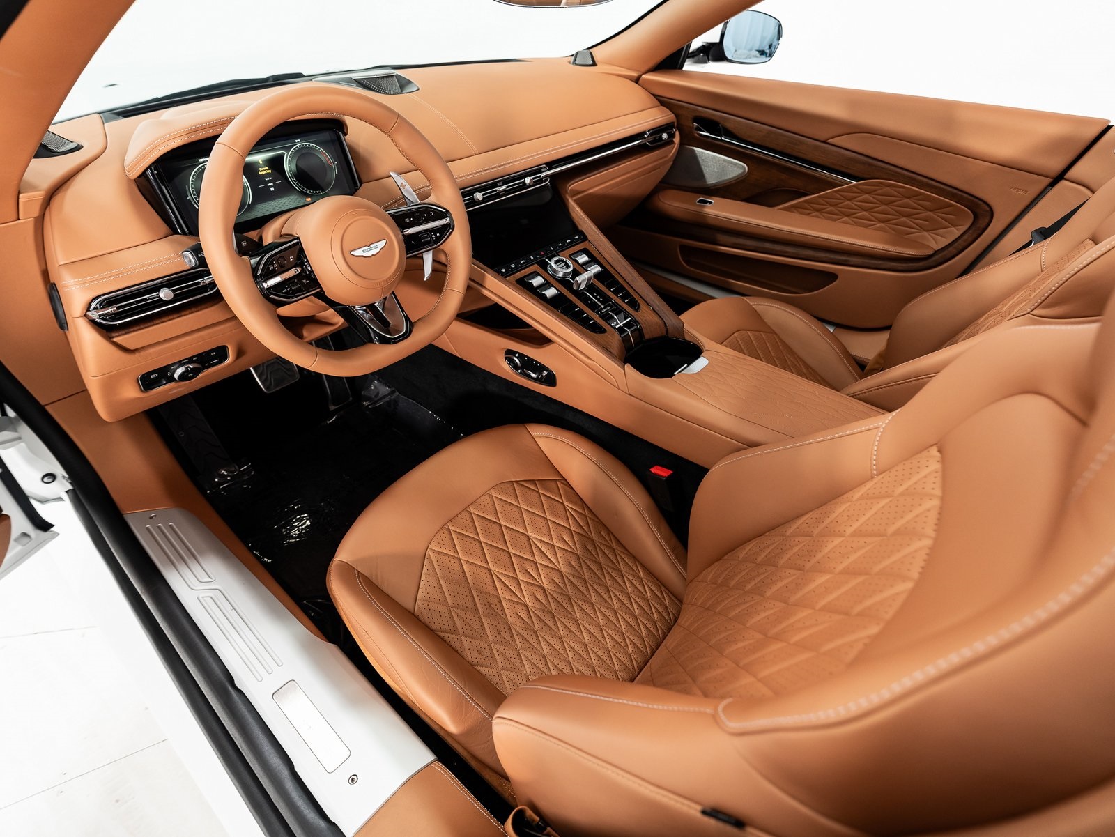 2025 Aston Martin DB12 photo 21