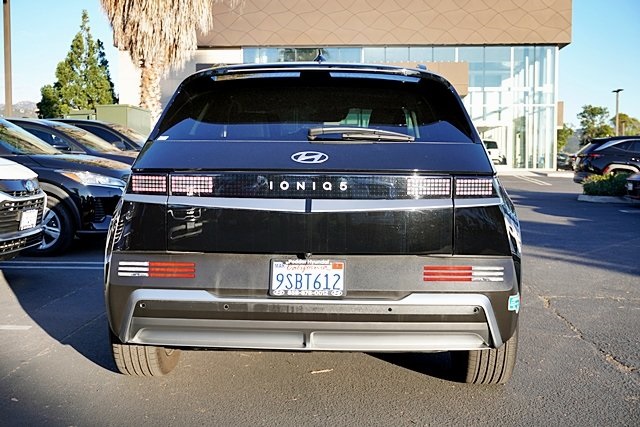 Used 2025 Black Hyundai SEL image 8