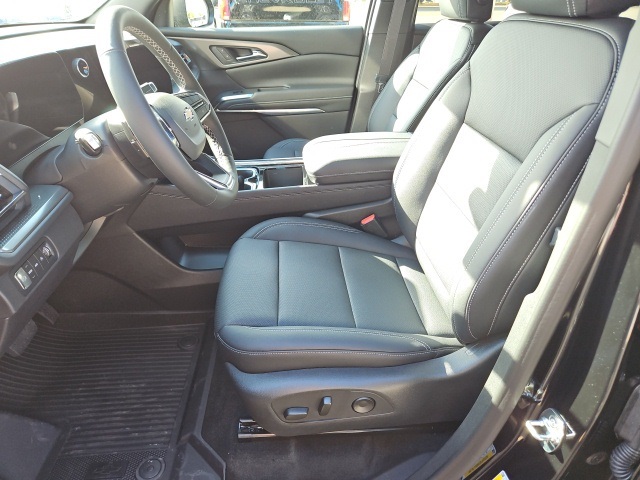 2026 Chevrolet Traverse 2LT photo 7