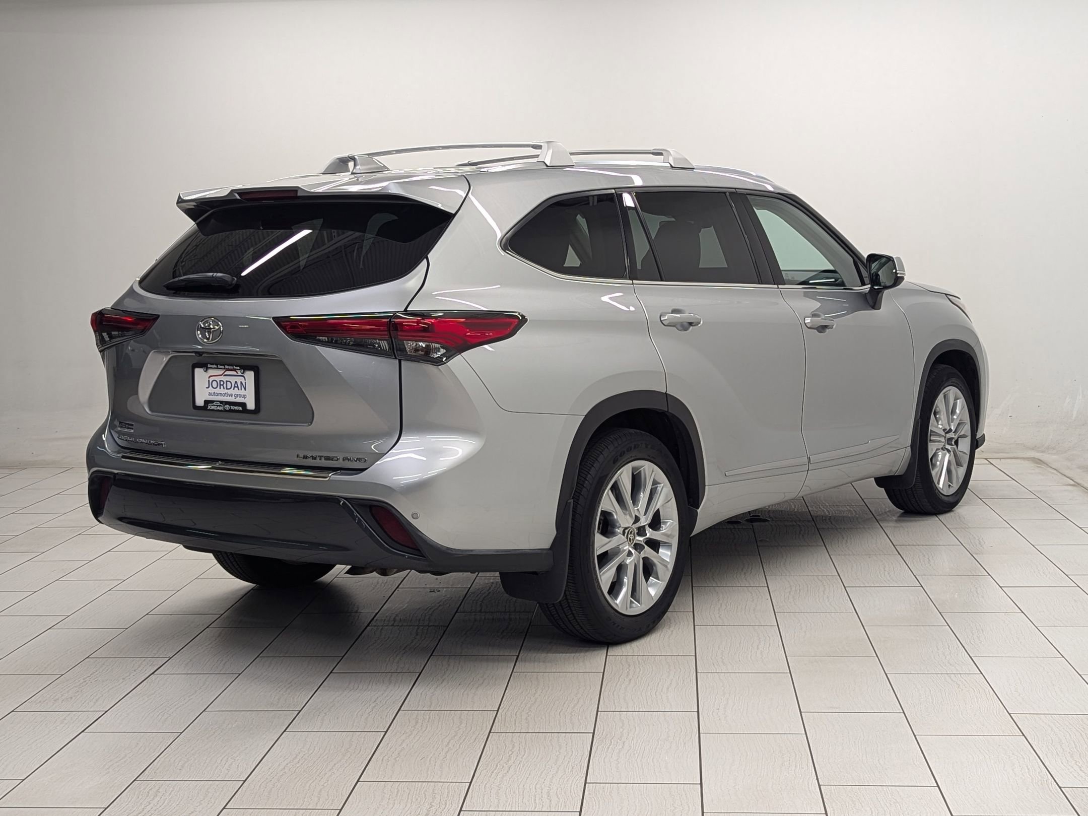 2020 Toyota Highlander Limited photo 6