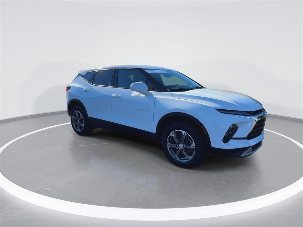 2023 Chevrolet Blazer 2LT photo 2