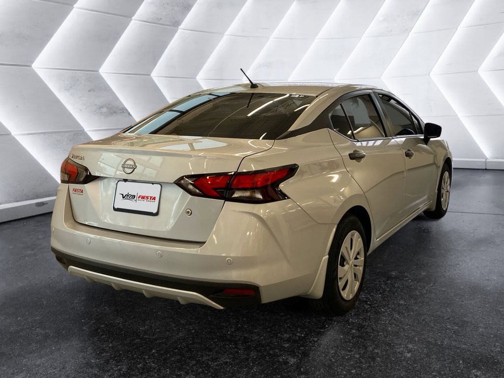2025 Nissan Versa 1.6 S photo 4