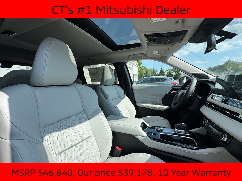 2025 Mitsubishi Outlander SEL photo 7