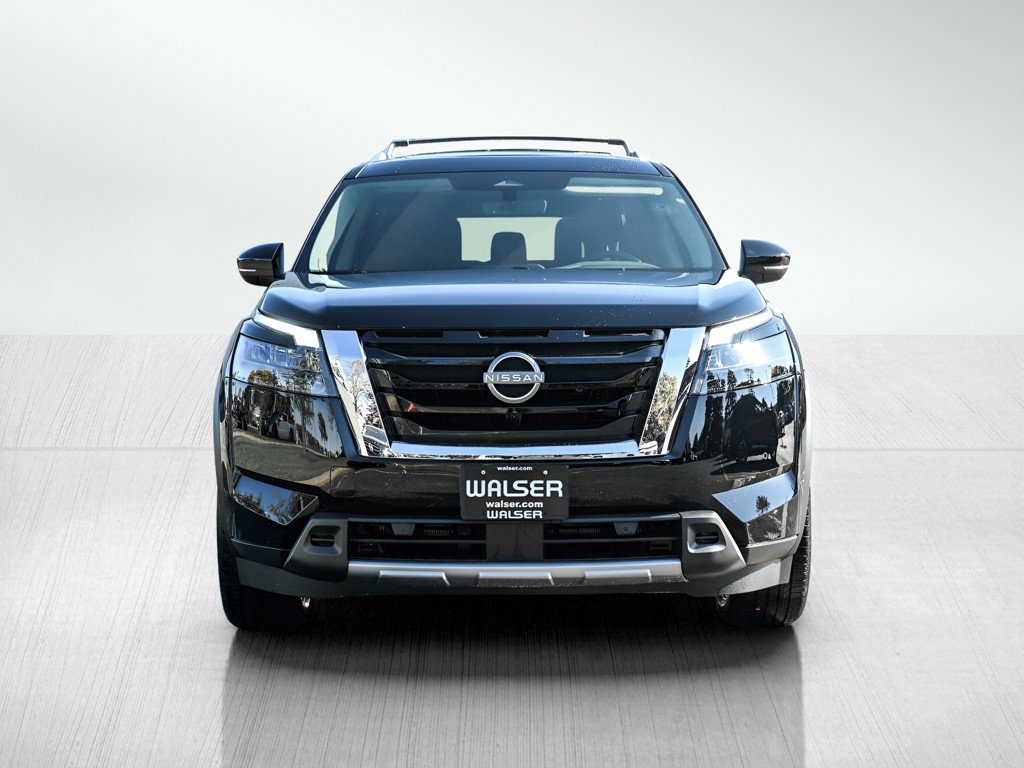 2025 Nissan Pathfinder SL photo 2