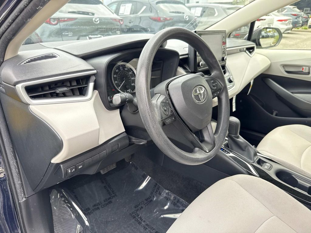 2022 Toyota Corolla LE photo 19