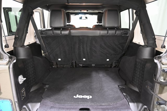 2015 Jeep Wrangler Unlimited Rubicon photo 17