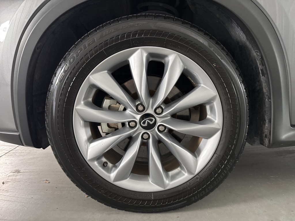 2022 Infiniti QX50 Luxe AWD photo 4