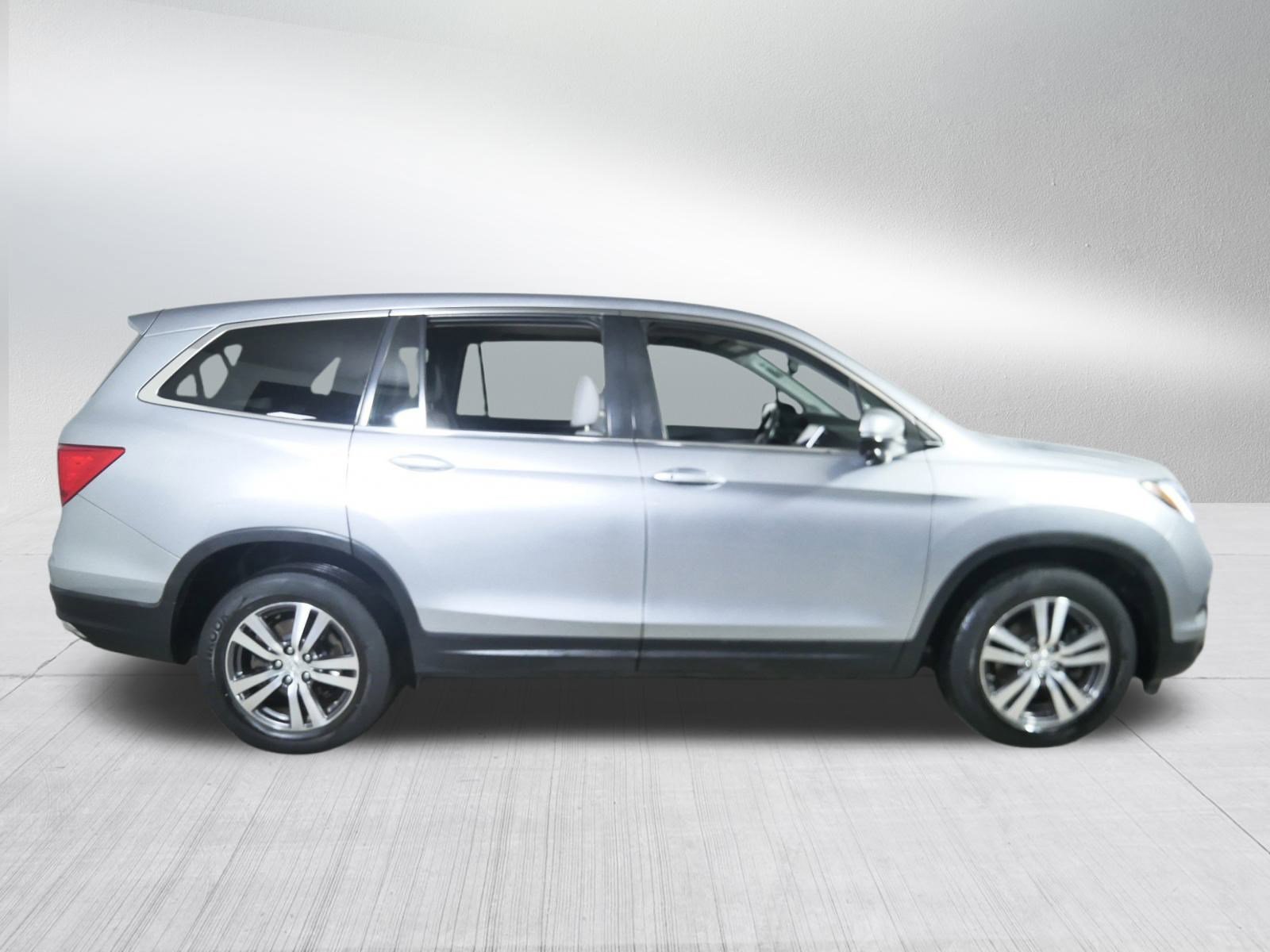 2017 Honda Pilot EX-L photo 8