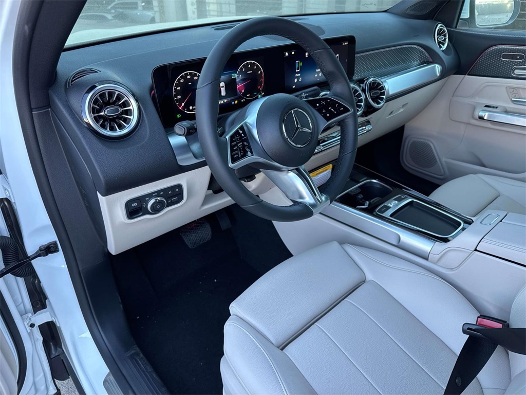 2025 Mercedes Benz GLB 250 photo 8