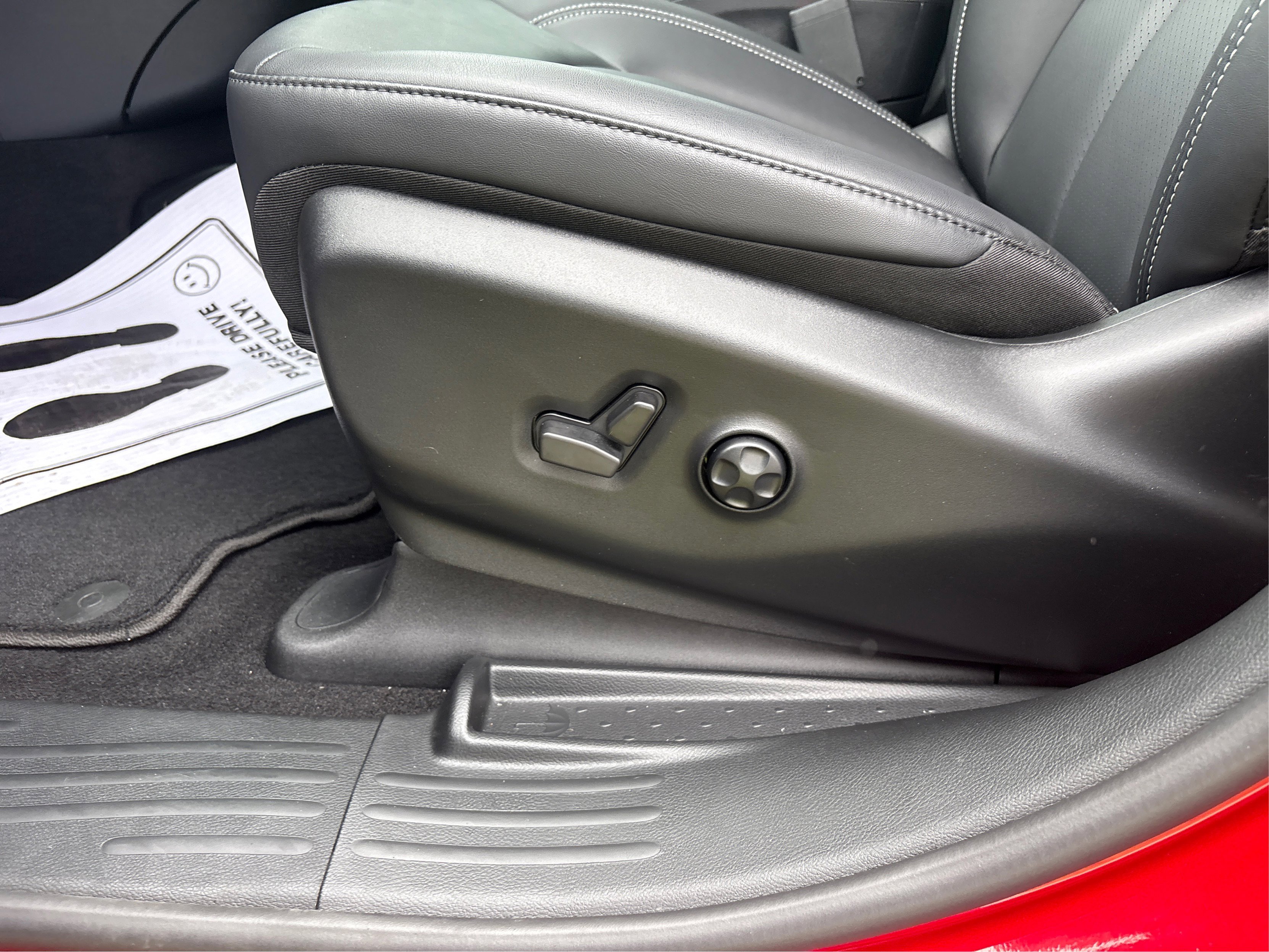 2025 Chrysler Pacifica photo 16