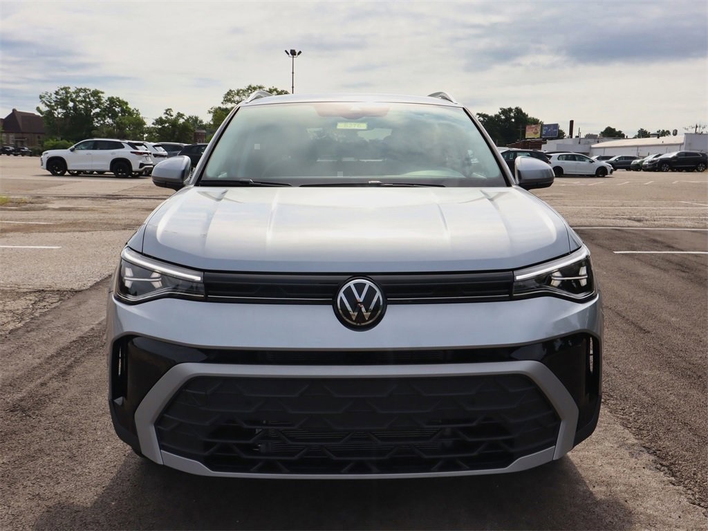 2025 Volkswagen Taos SE photo 8