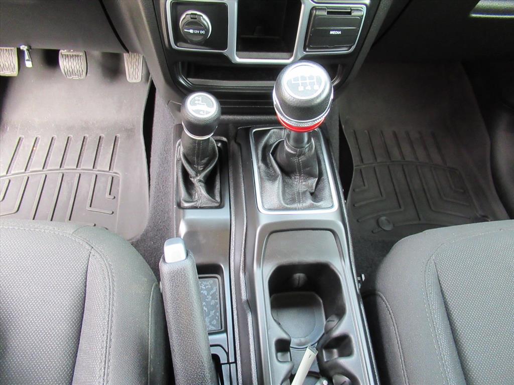 2020 Jeep Gladiator Sport photo 23