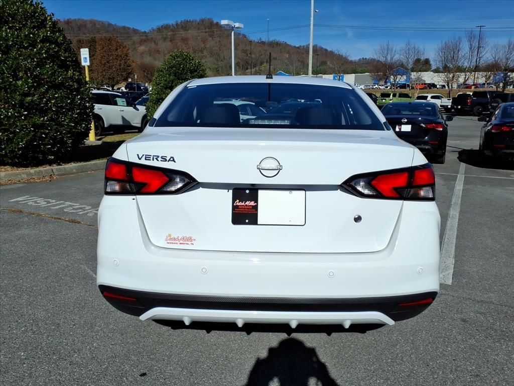 2025 Nissan Versa S photo 4