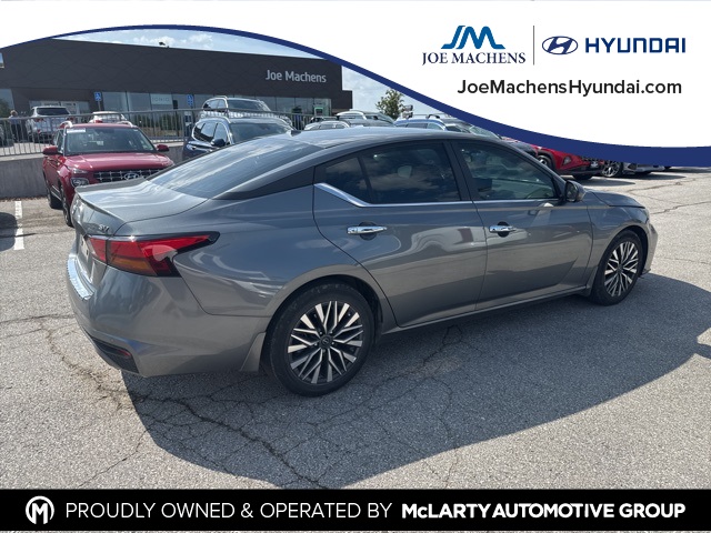 2023 Nissan Altima 2.5 SV photo 2