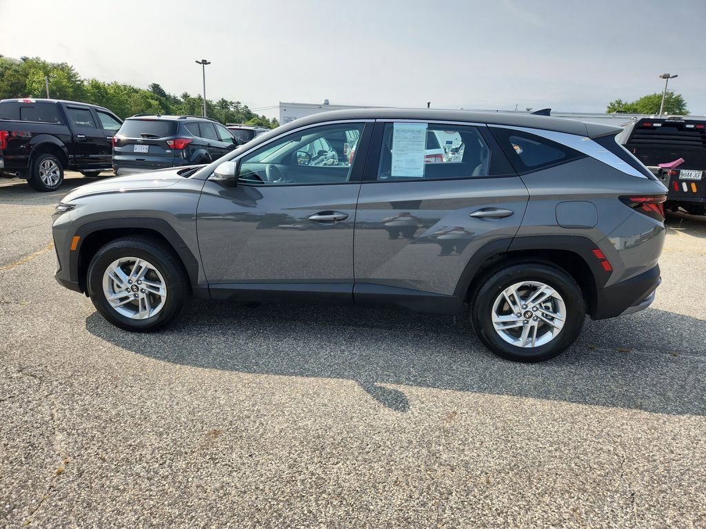2025 Hyundai Tucson SE photo 3