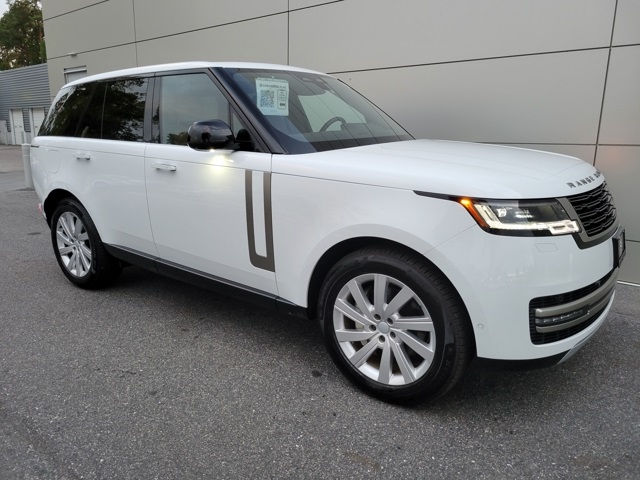 2025 Land Rover Range Rover SE photo 9
