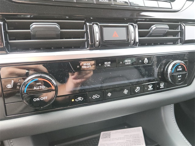 2025 Nissan Pathfinder SL photo 12