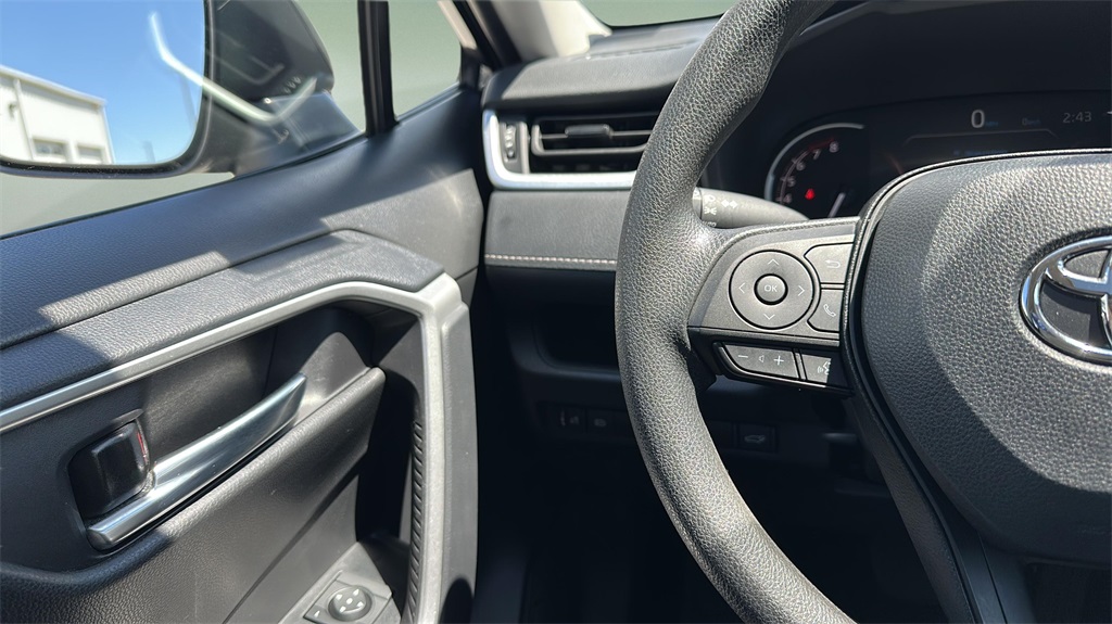 2024 Toyota RAV4 XLE photo 22