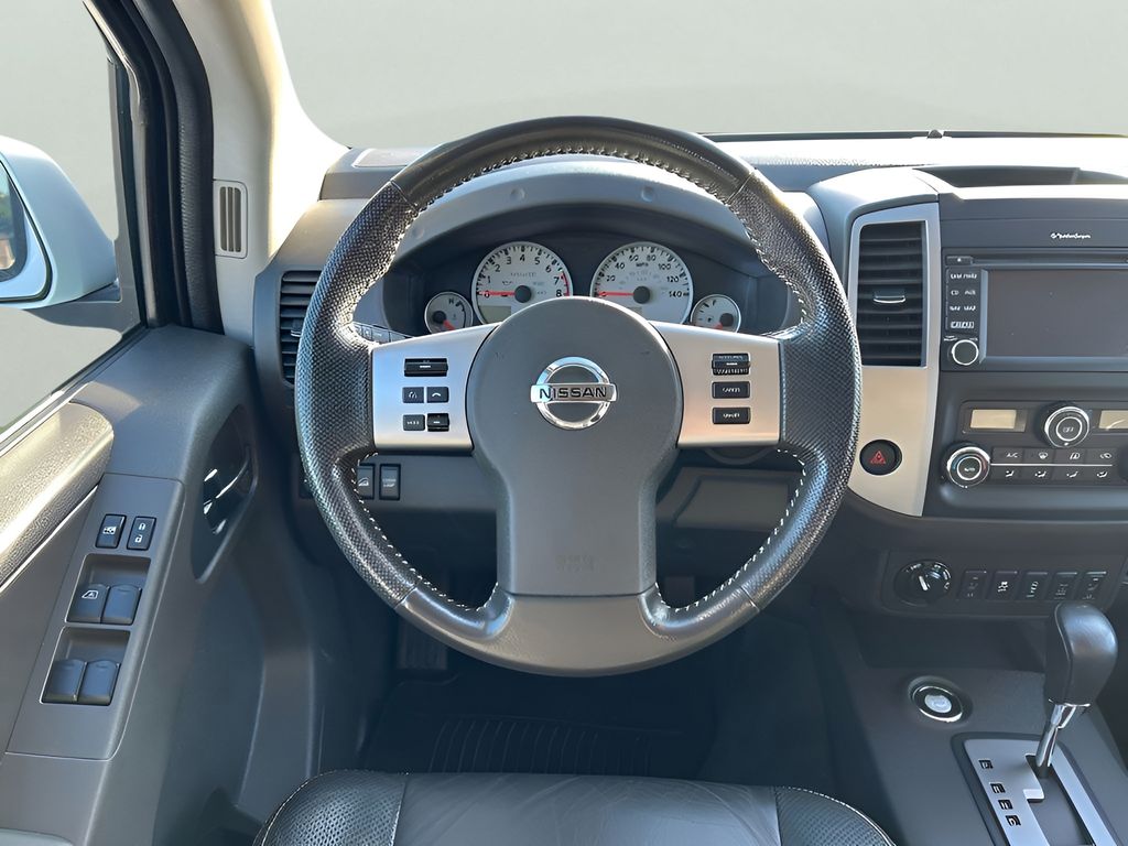 2020 Nissan Frontier PRO-4X Crew Cab photo 13
