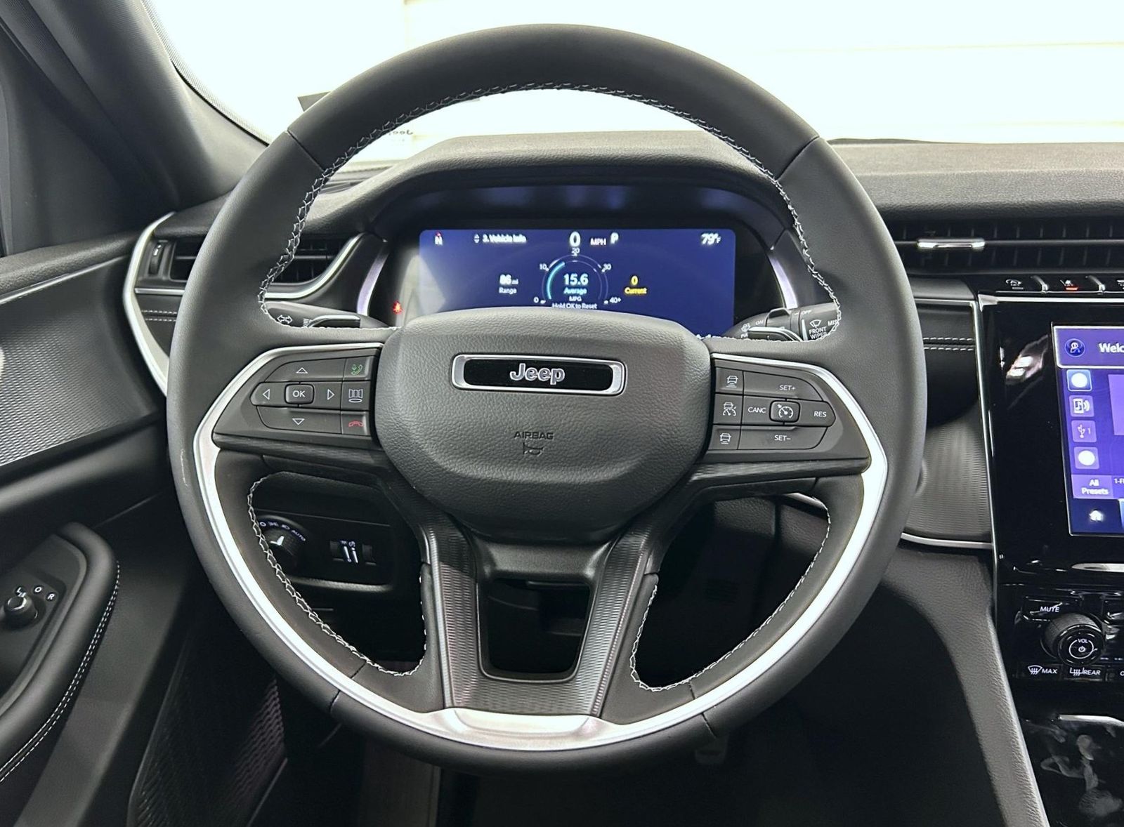 2025 Jeep Grand Cherokee Laredo photo 10