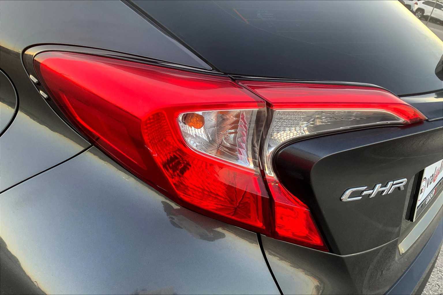 2018 Toyota C-HR XLE Premium photo 26