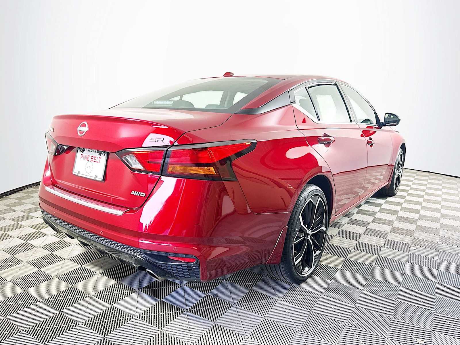 2023 Nissan Altima 2.5 SR photo 4