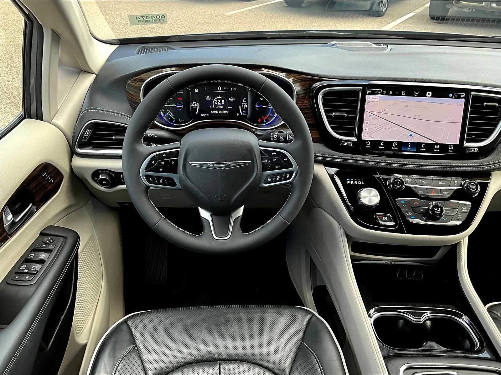 2023 Chrysler Pacifica Hybrid Limited photo 18