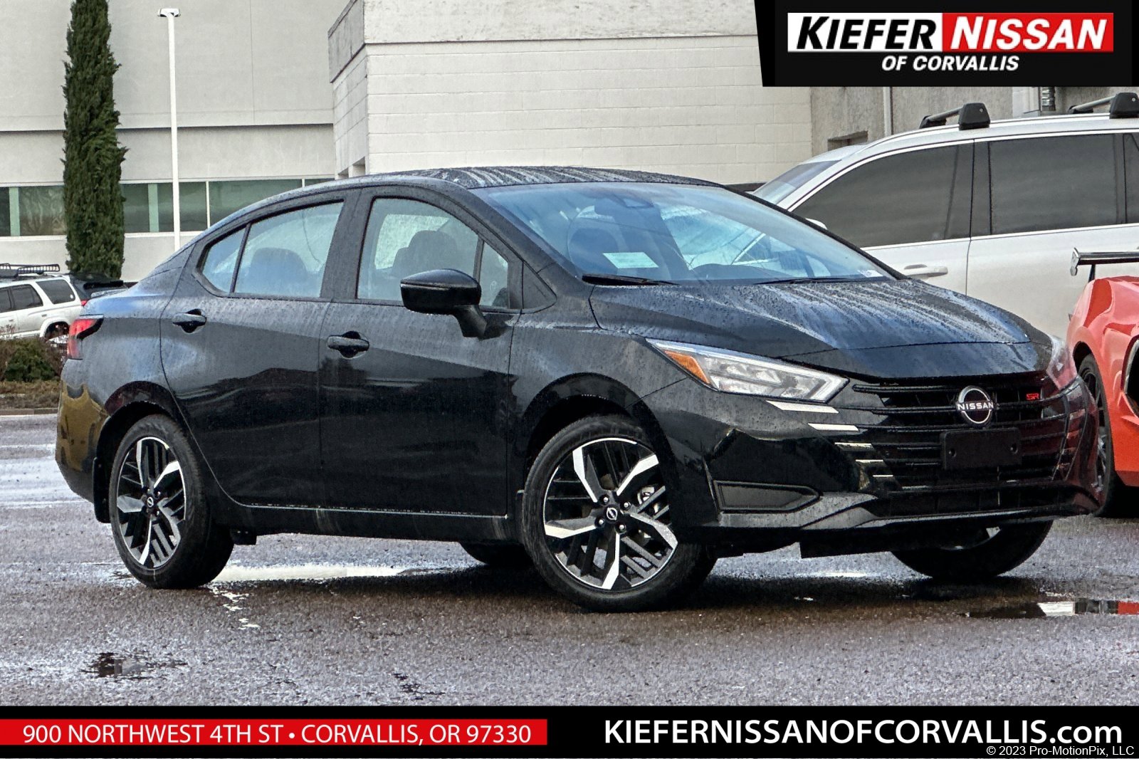 2025 Nissan Versa Sedan SR's photo