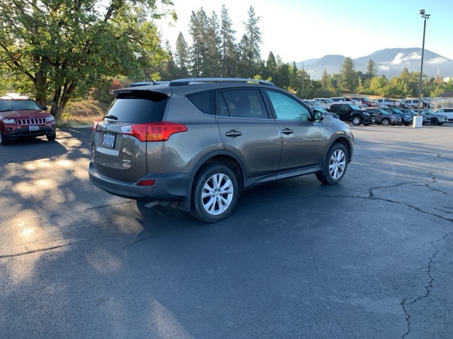 2015 Toyota RAV4 Limited photo 3