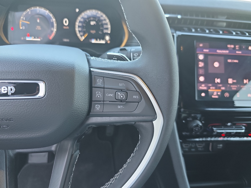 2025 Jeep Grand Cherokee Laredo photo 16