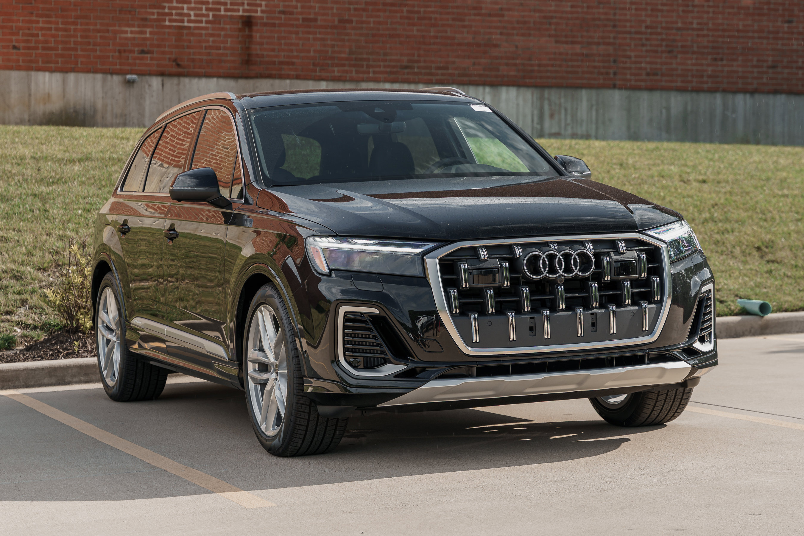 2025 Audi Q7 Premium Plus photo 2