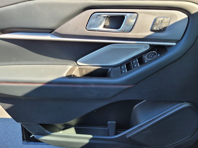 2025 Ford Explorer ST photo 24