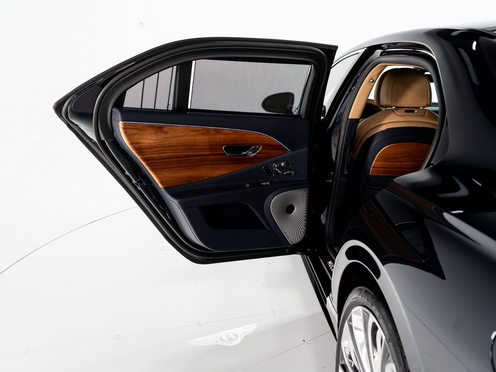 2025 Bentley Flying Spur Mulliner photo 17