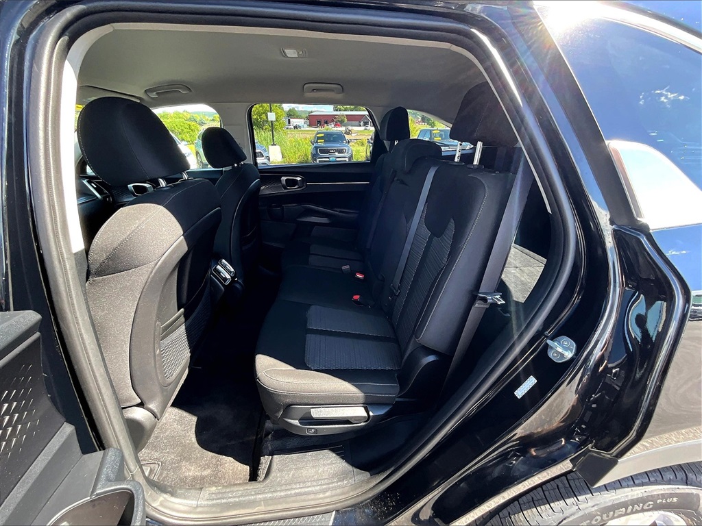 2022 Kia Sorento LX photo 15