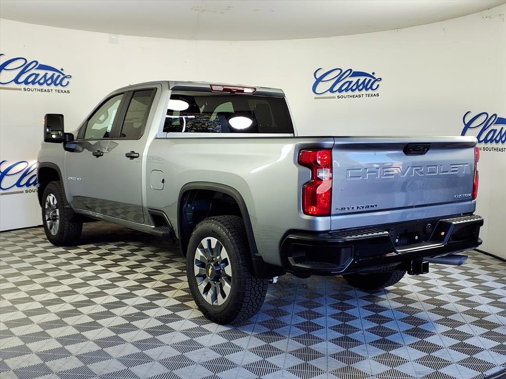 2026 Chevrolet Silverado 2500HD Custom photo 2