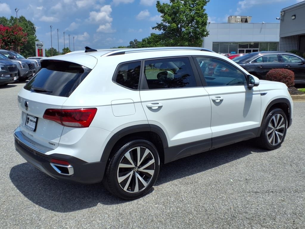 2023 Volkswagen Taos SE photo 2