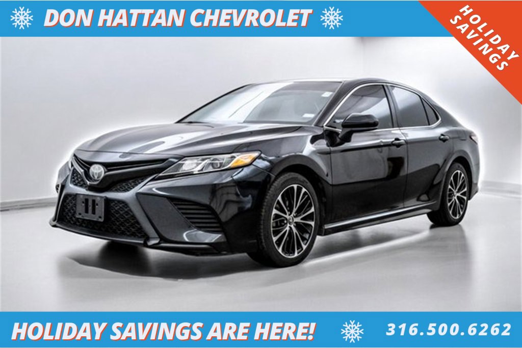 2020 Toyota Camry SE's photo