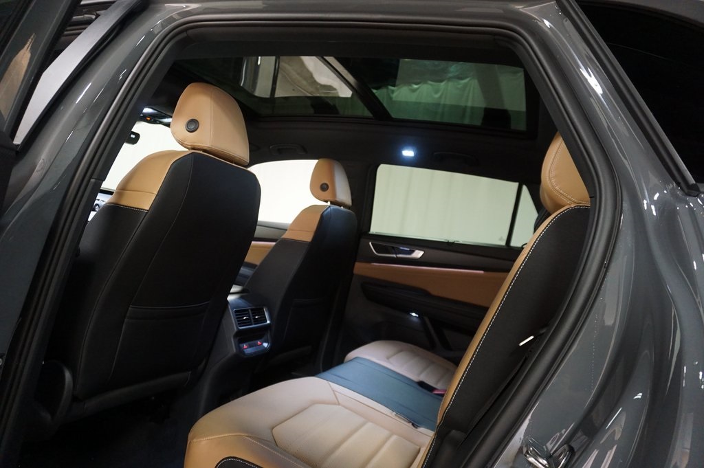 2026 Volkswagen Atlas Cross Sport SEL R-Line photo 29