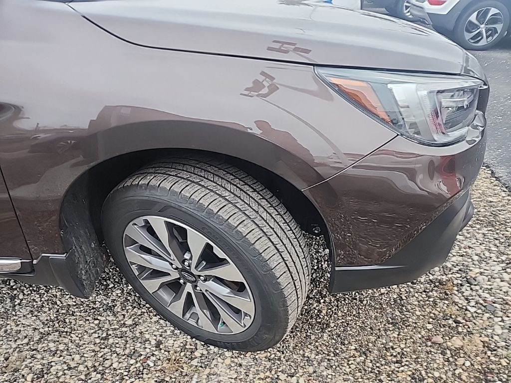 2019 Subaru Outback 2.5i Touring photo 2