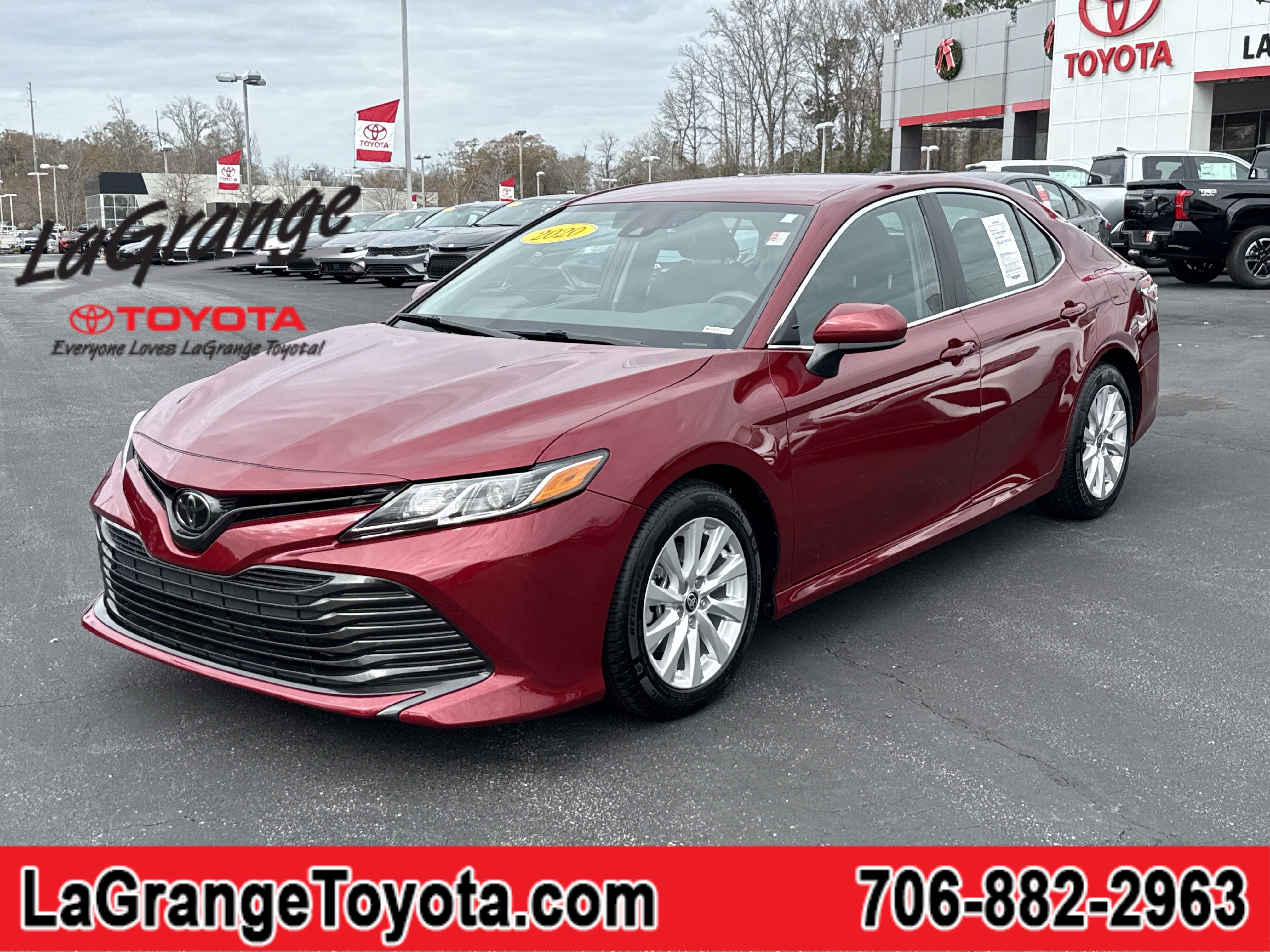 2020 Toyota Camry LE's photo