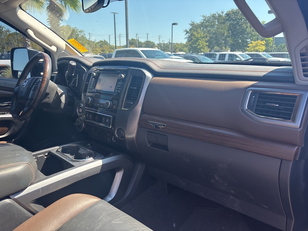 2016 Nissan Titan Crew Cab Platinum Reserve photo 28