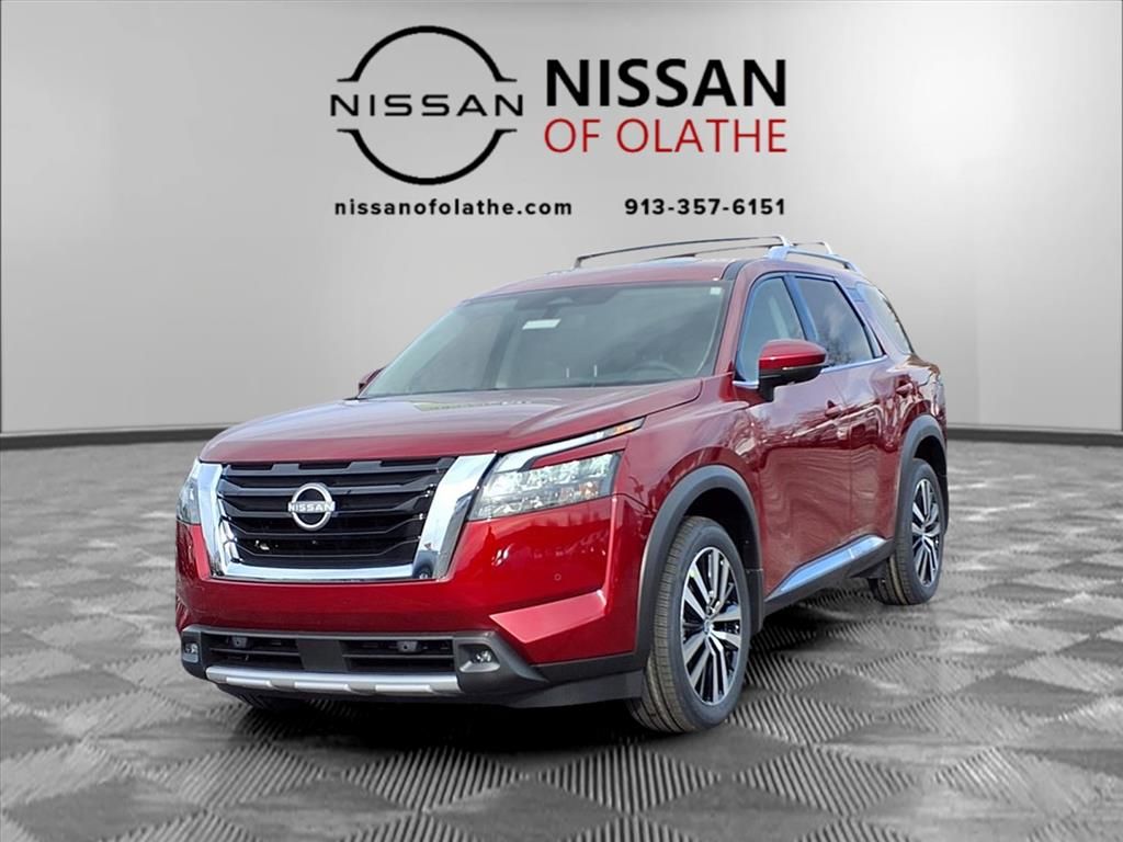 2025 Nissan Pathfinder Platinum's photo