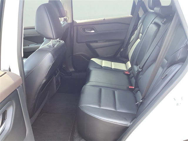 2022 Nissan Rogue SV photo 8
