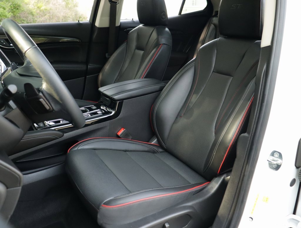 Used 2022 Summit White Buick Essence image 22