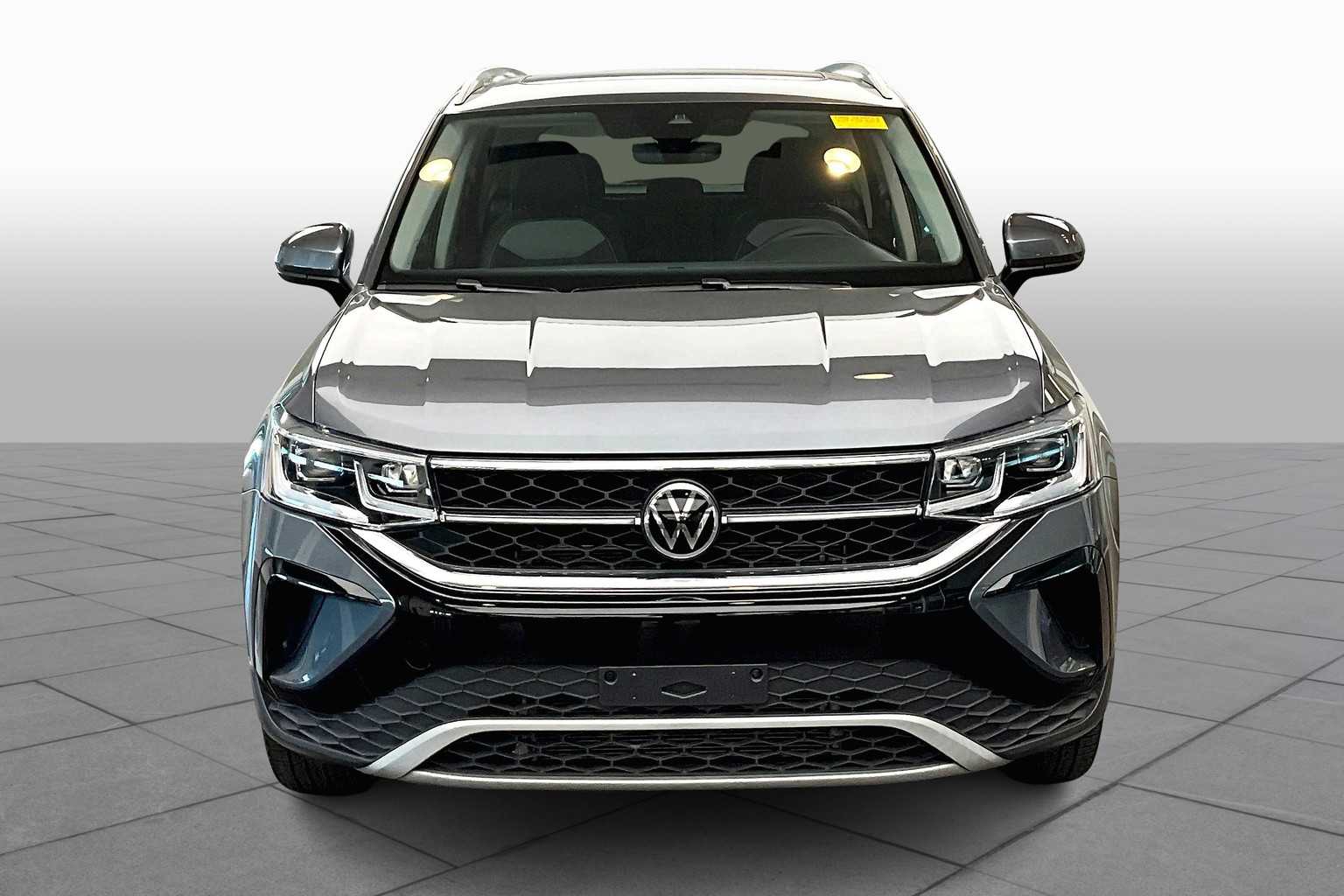 2022 Volkswagen Taos SEL photo 3