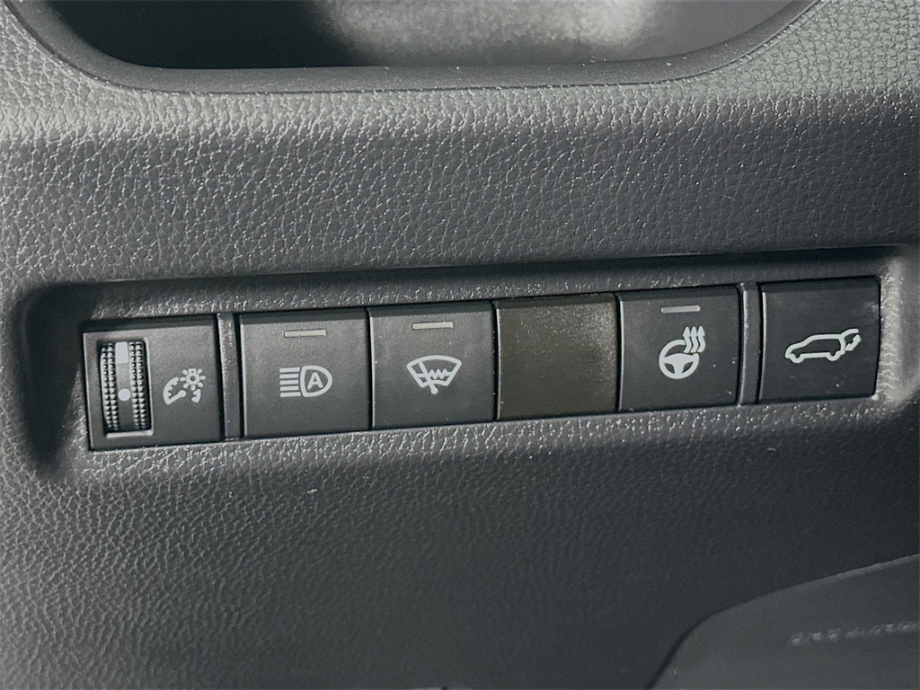 2022 Toyota RAV4 XLE photo 16