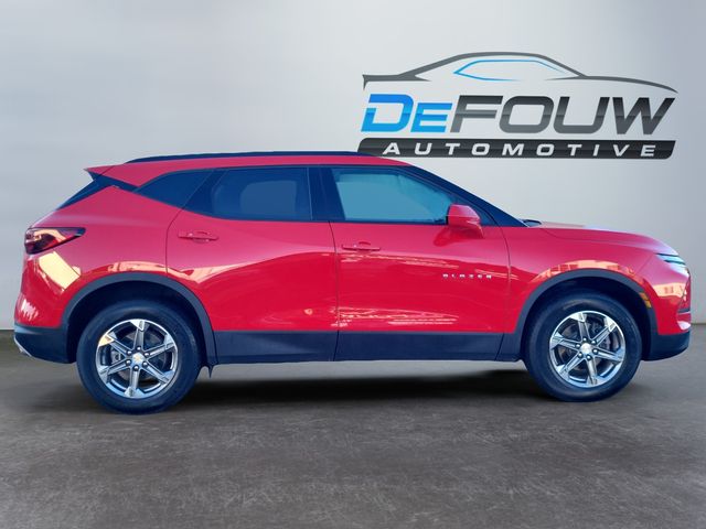 2023 Chevrolet Blazer 2LT photo 2